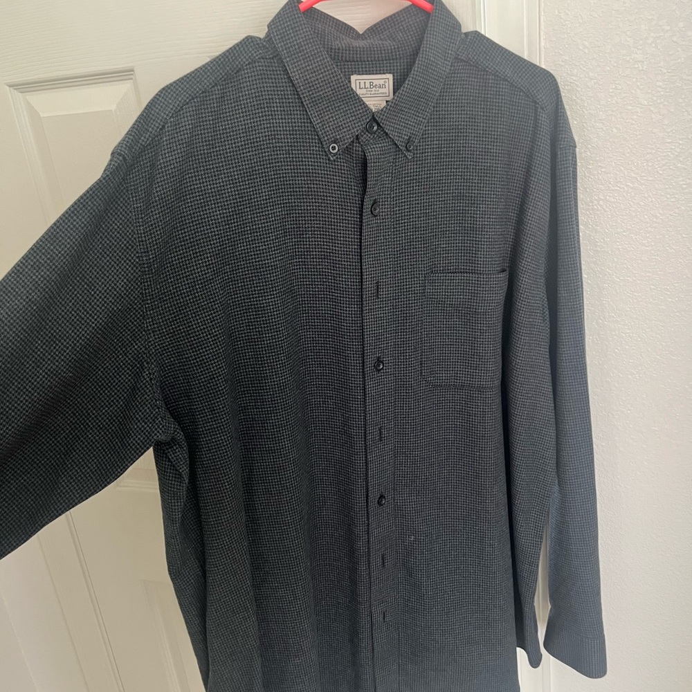 L.L. Bean Men's Dark Gray Button Down Shirt